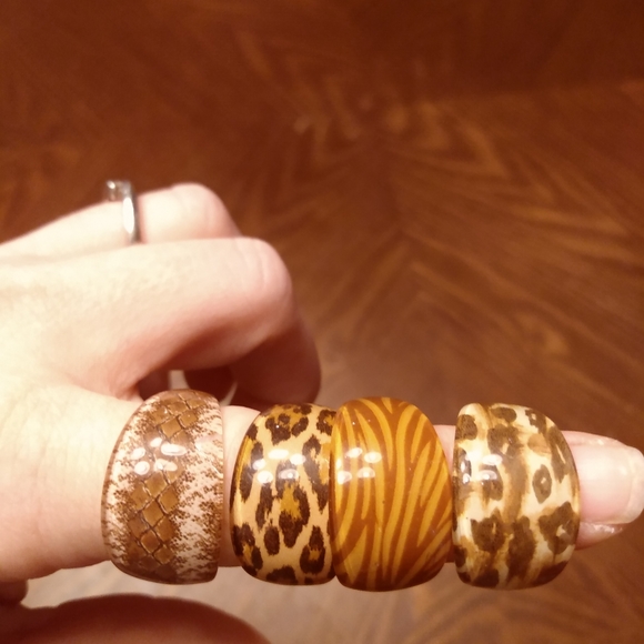 Animal Print Acrylic Rings - Picture 2 of 3